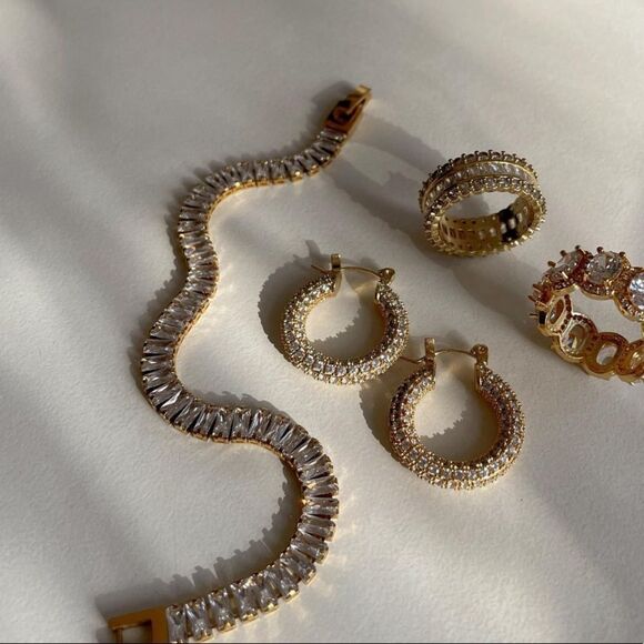 HEYMAEVE 18K GOLD TENNIS BRACELET - Picture 1 of 4